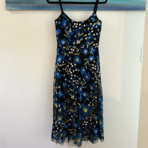 Dress the Population Blue Floral Midi Dress - Picture 5 of 10